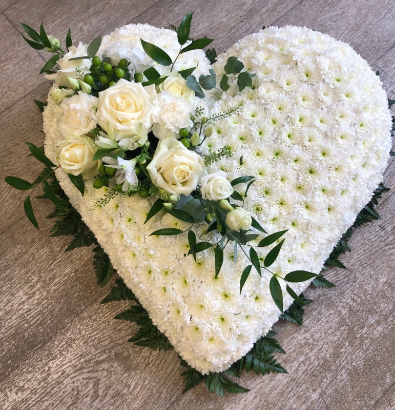 White Rose Based Heart Foliage Edge