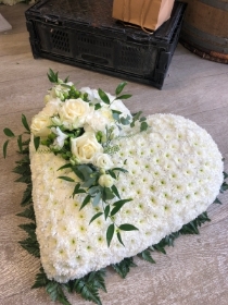 White Rose Based Heart Foliage Edge